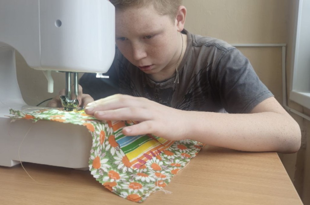 photo_5280690891079225099_y