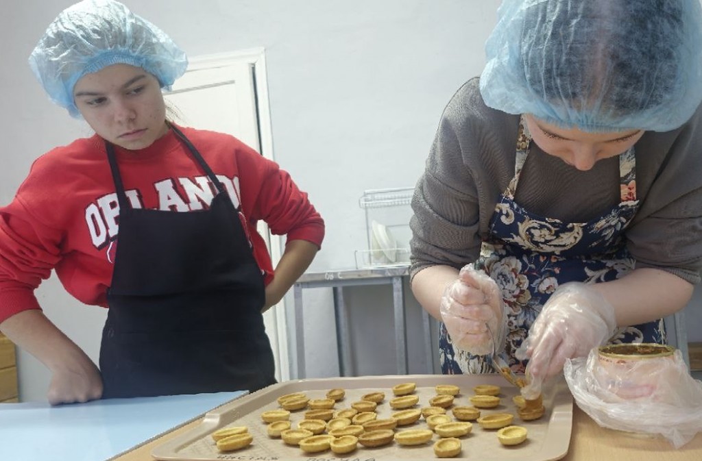 photo_5280690891079225100_y